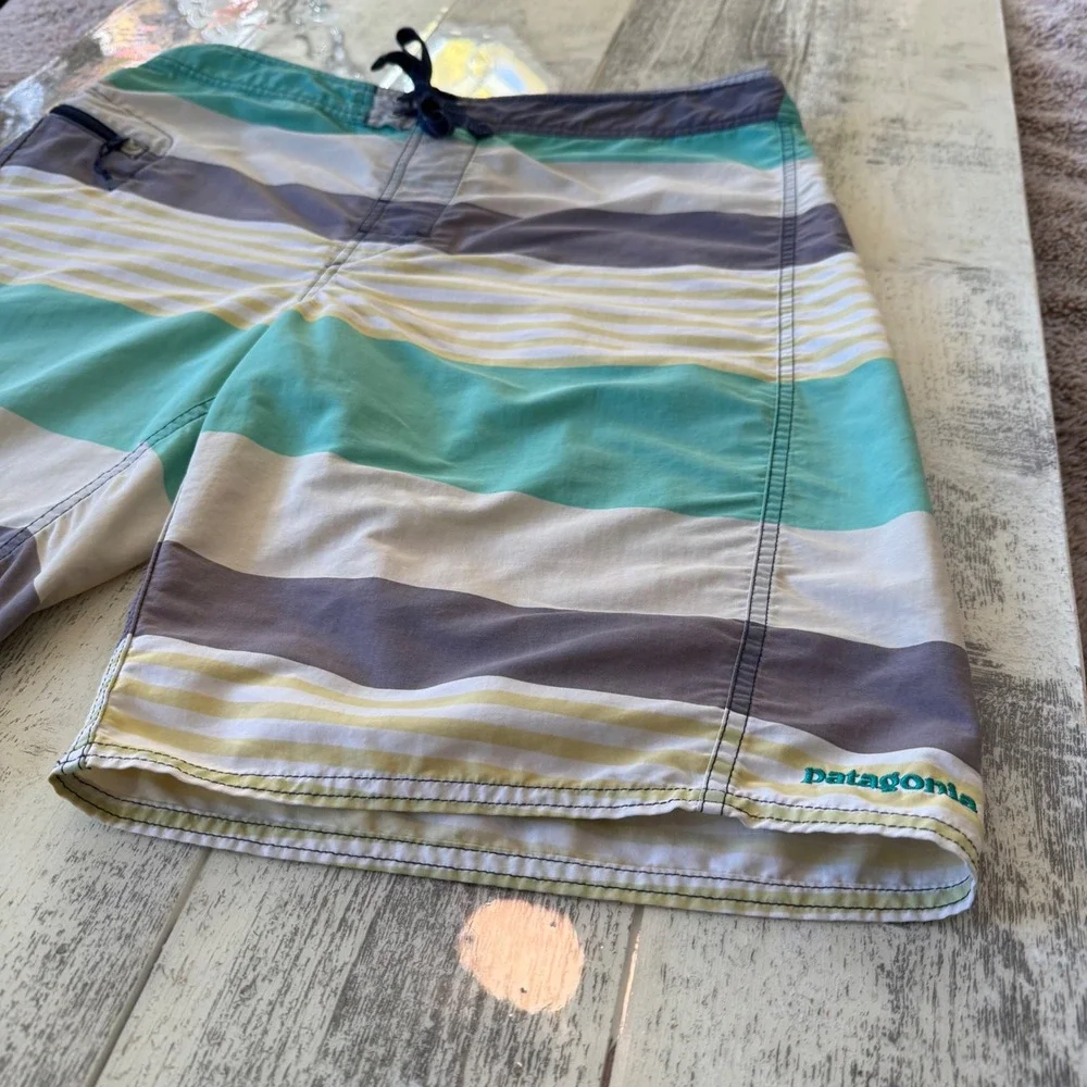 PATAGONIA Striped Board Shorts Swim‎ Trunks Men's Size 35 Casual Beach Surf Pool